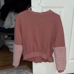 NYLORA Mauve Cropped Sweatshirt with Textured Sleeves